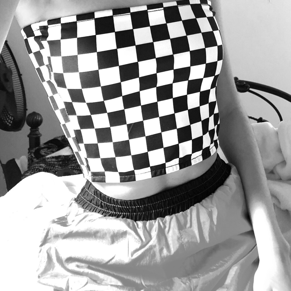 soft & comfy stretchy checkered tube top! ๐๐ค - Picture 2 of 4